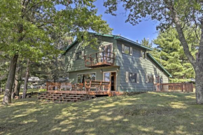 Lakefront Cabin with Boathouse, Canoe, Deck and Sauna!